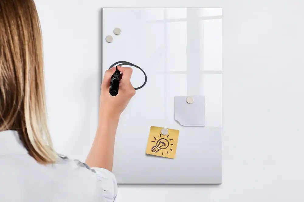 Tableau magnétique effaçable blanc