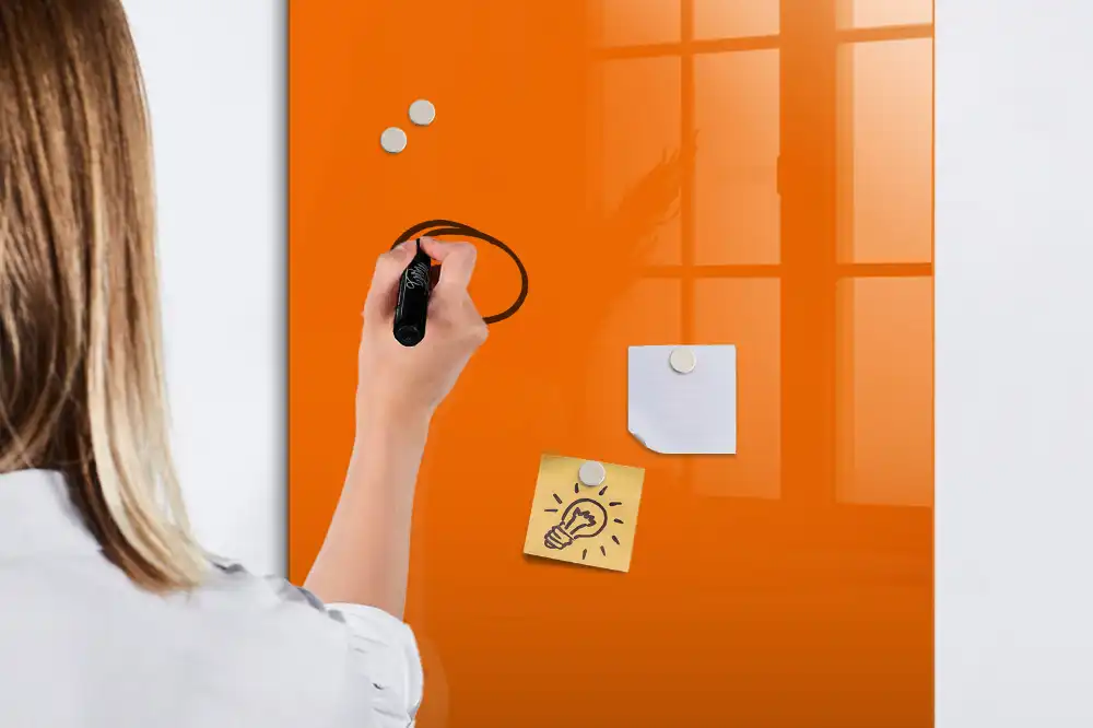 Tableau magnétique pour écriture orange