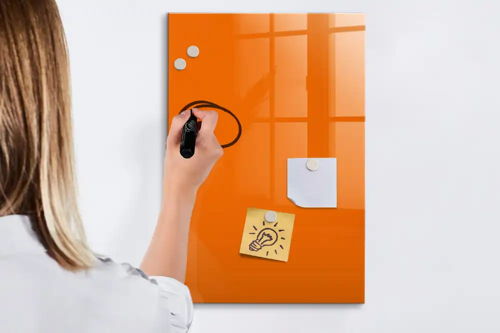 Tableau magnétique pour écriture orange
