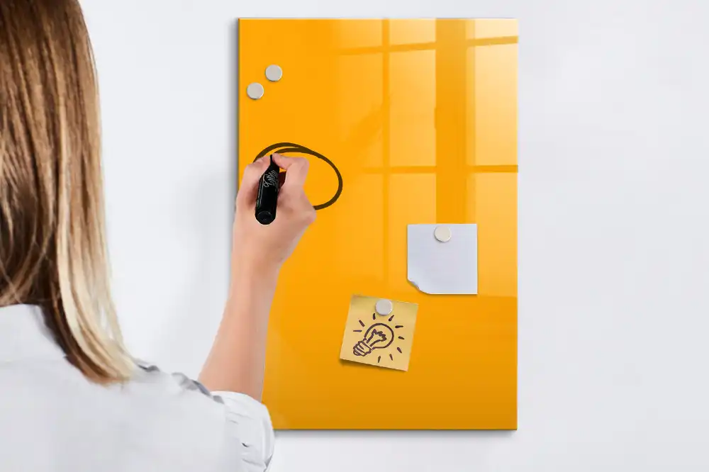Tableau blanc magnétique effaçable à sec jaune doré