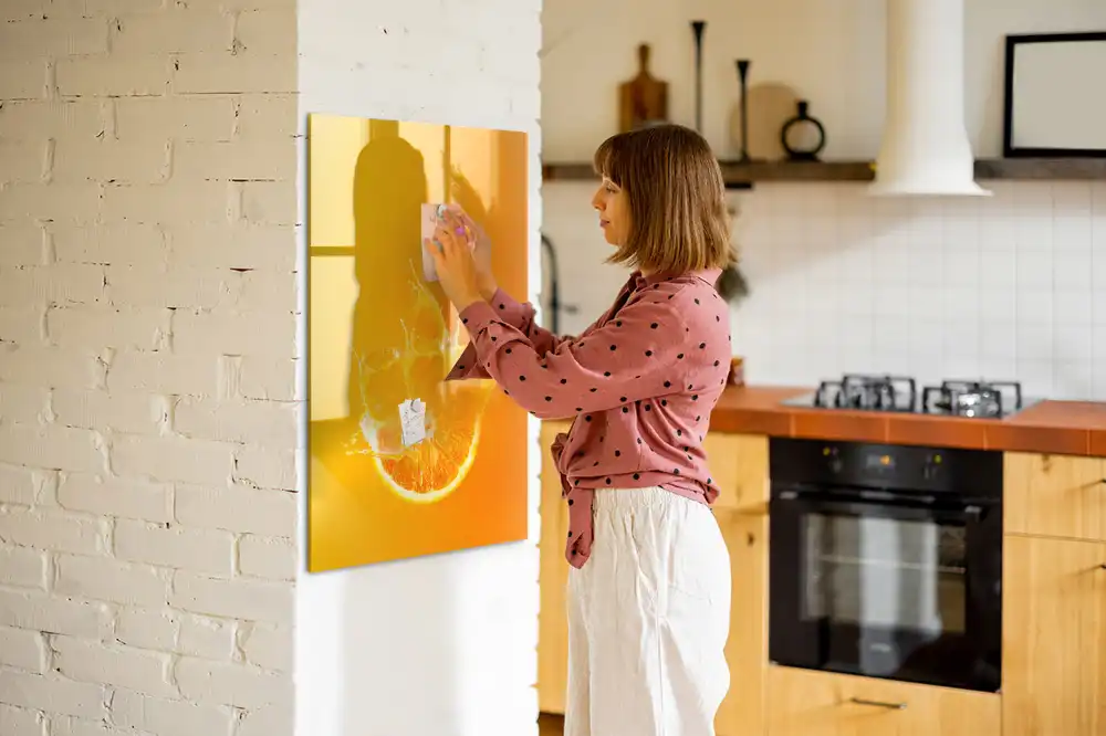 Tableau magnétique avec feutre motif jus d'orange pressé