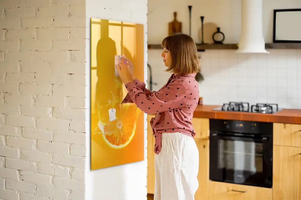 Tableau magnétique avec feutre motif jus d'orange pressé