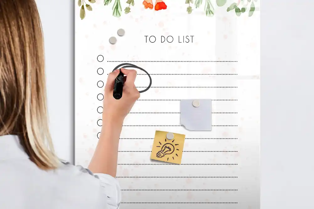 Tableau magnétique effaçable pour les tâches du jour