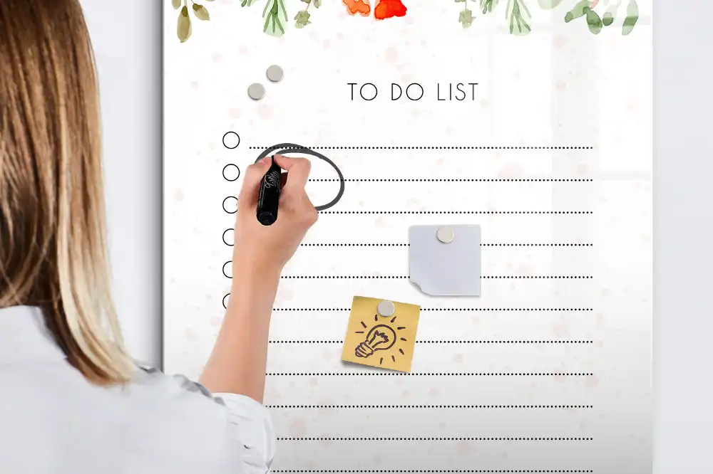 Tableau magnétique effaçable pour les tâches du jour