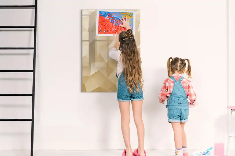 Tableau magnétique pour dessin avec motif de pyramides géométriques