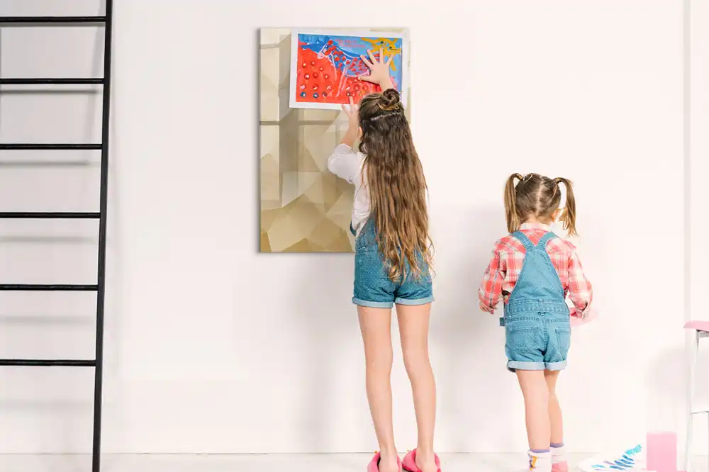 Tableau magnétique pour dessin avec motif de pyramides géométriques