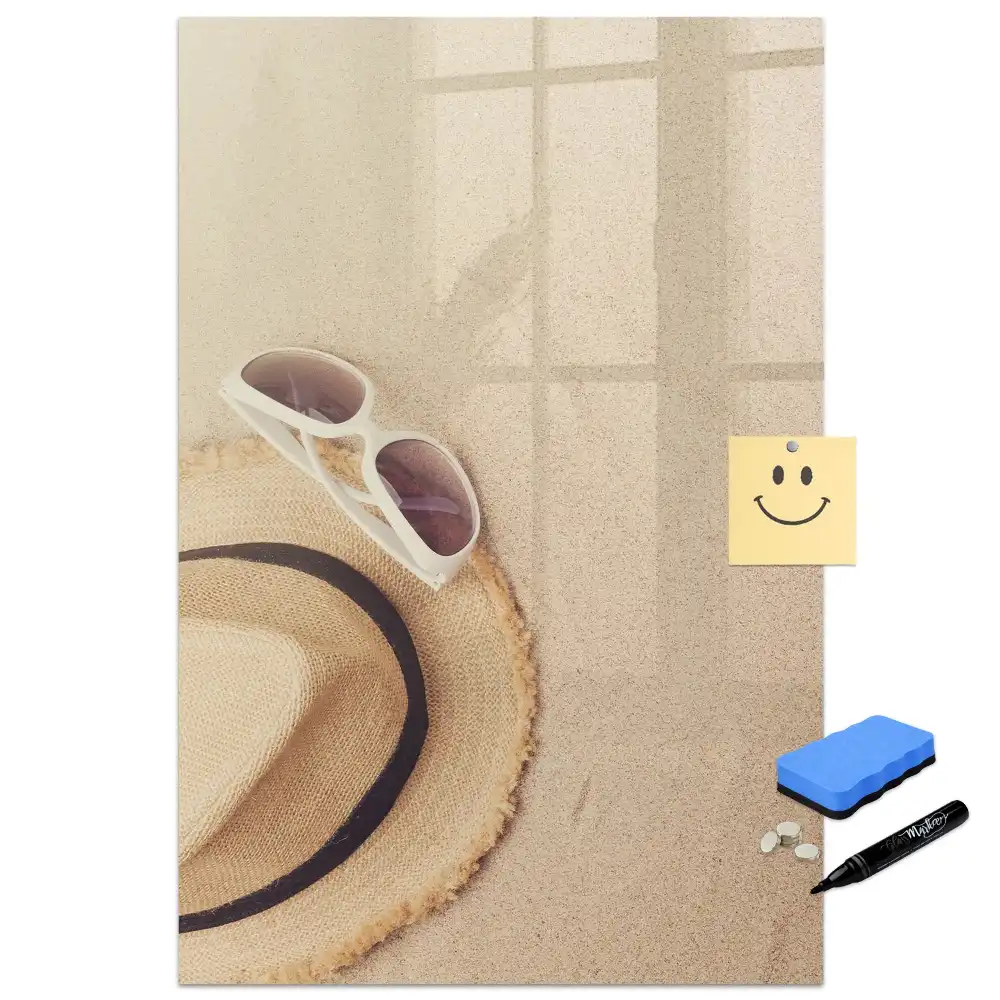 Tableau magnétique avec feutre et motif chapeau de paille sur le sable