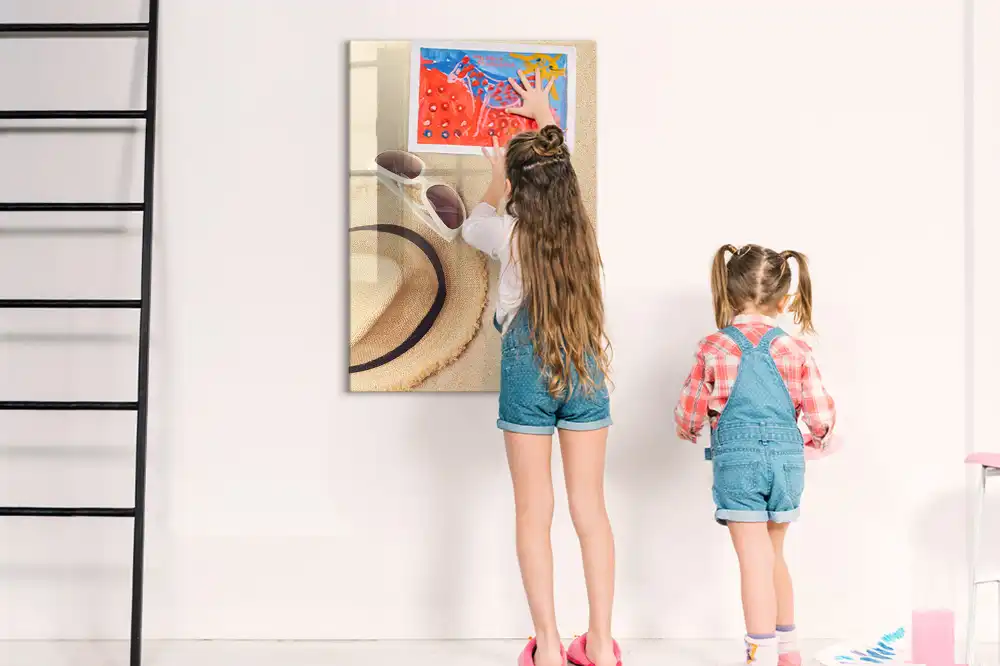 Tableau magnétique avec feutre et motif chapeau de paille sur le sable