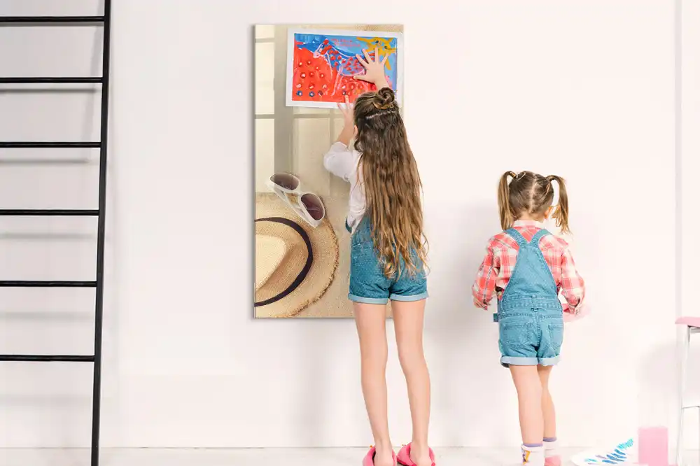 Tableau magnétique avec feutre et motif chapeau de paille sur le sable