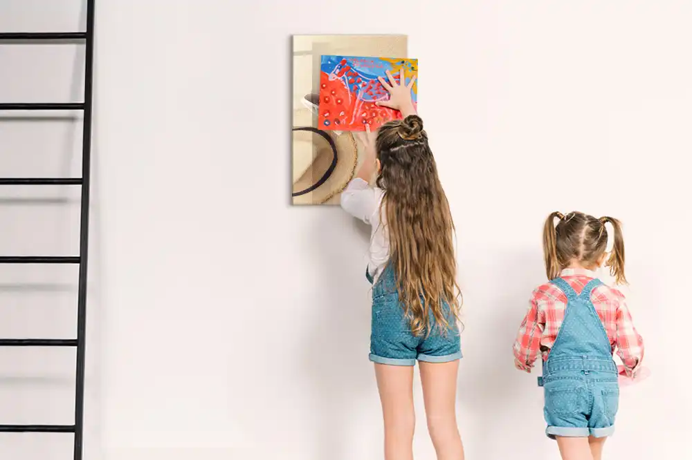 Tableau magnétique avec feutre et motif chapeau de paille sur le sable