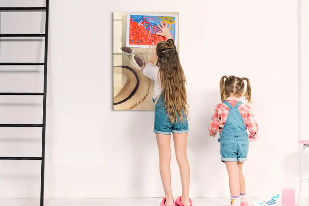 Tableau magnétique avec feutre et motif chapeau de paille sur le sable