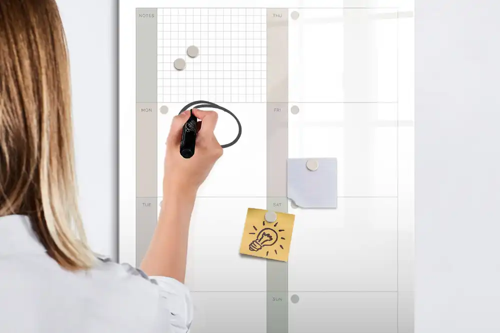 Tableau magnétique pour dessin et programme hebdomadaire