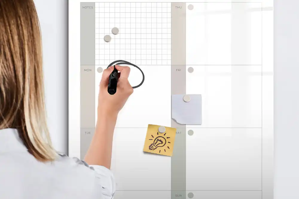 Tableau magnétique pour dessin et programme hebdomadaire