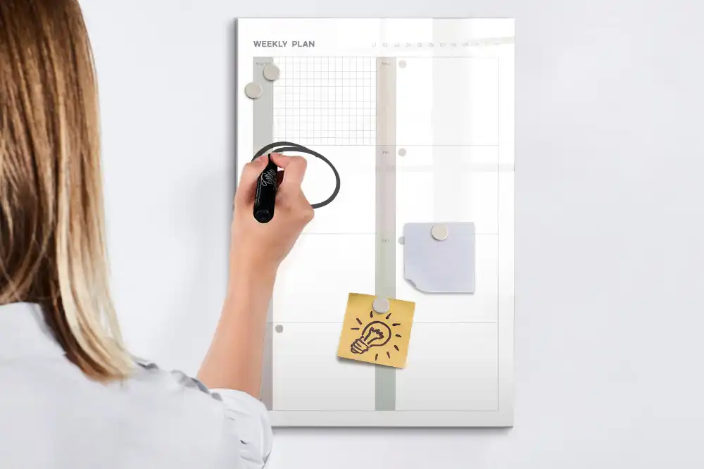 Tableau magnétique pour dessin et programme hebdomadaire