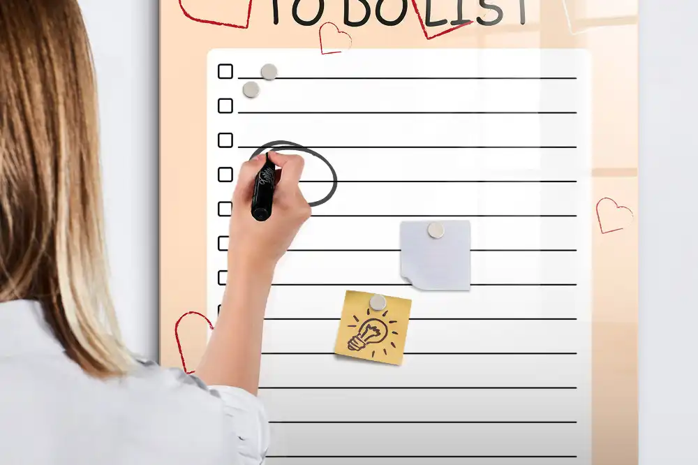 Tableau magnétique pour dessin et liste de priorités