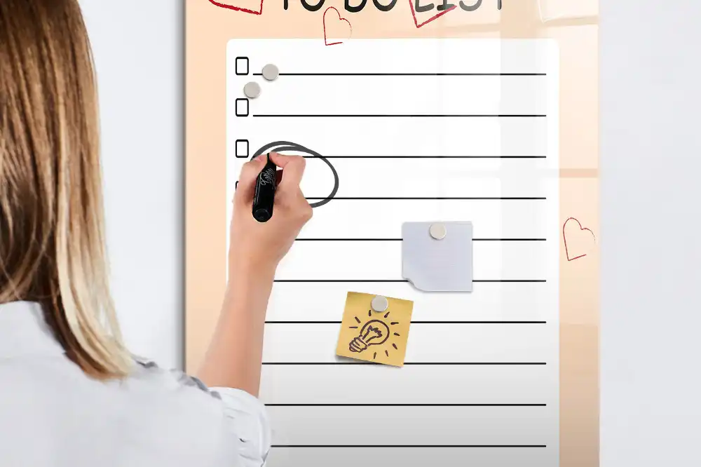 Tableau magnétique pour dessin et liste de priorités