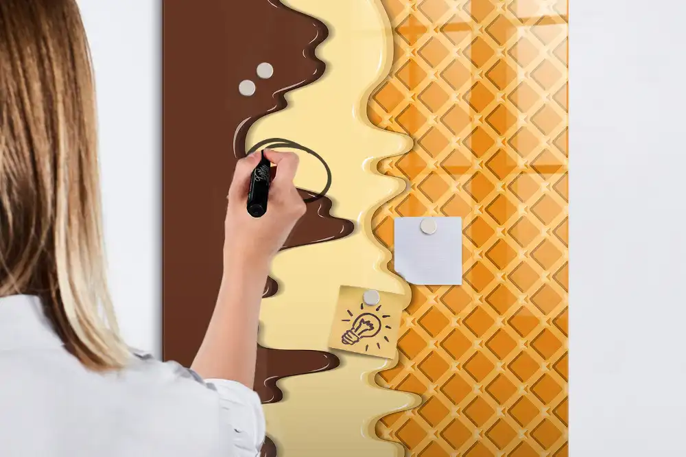 Tableau magnétique en forme de glace avec garnitures aux fruits