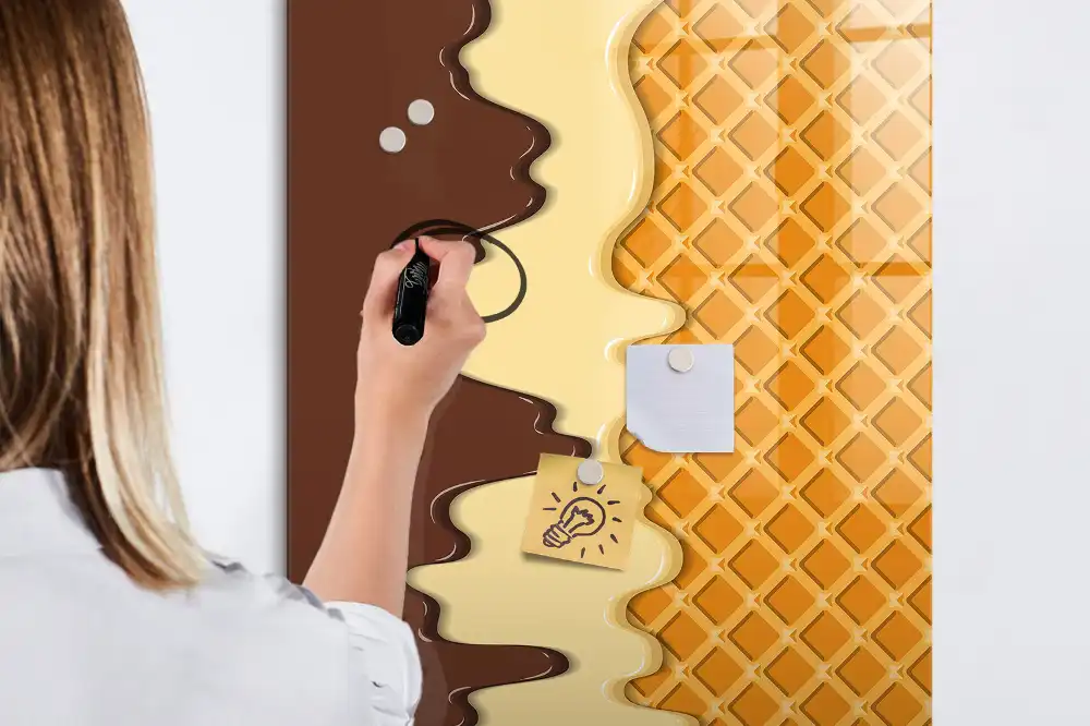 Tableau magnétique en forme de glace avec garnitures aux fruits