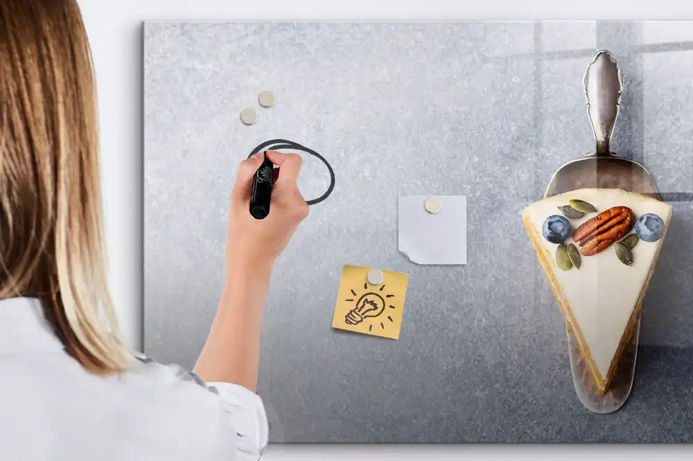 Tableau blanc magnétique effaçable à sec avec motif part de gâteau