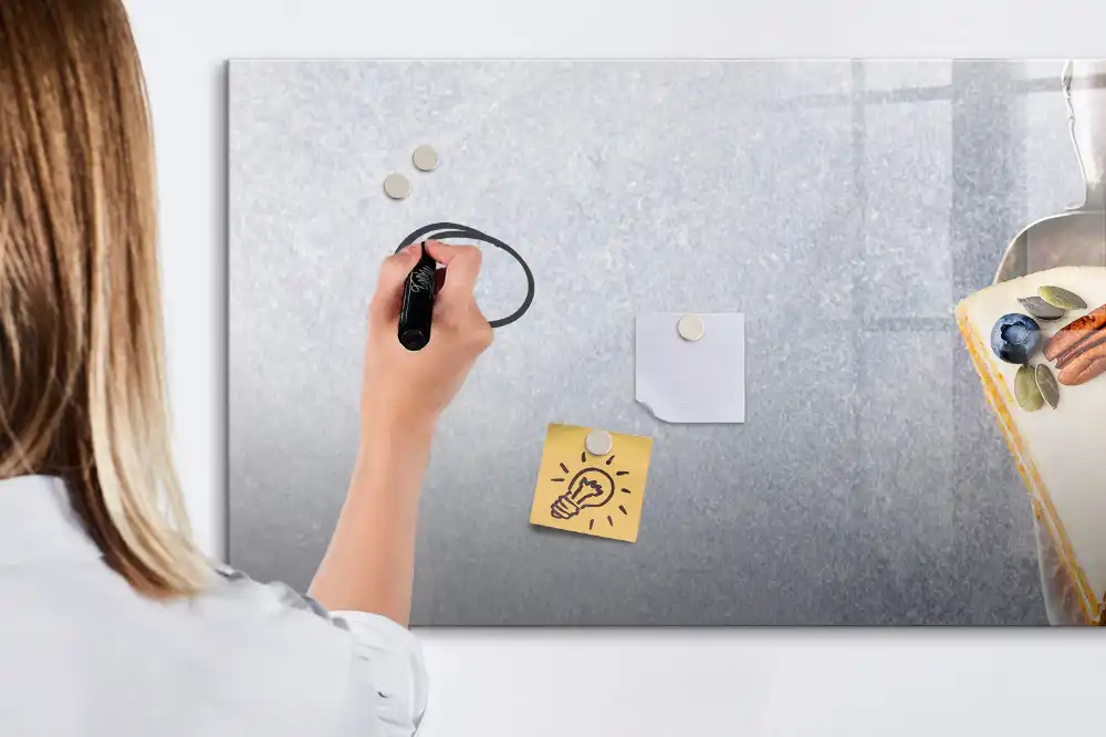Tableau blanc magnétique effaçable à sec avec motif part de gâteau