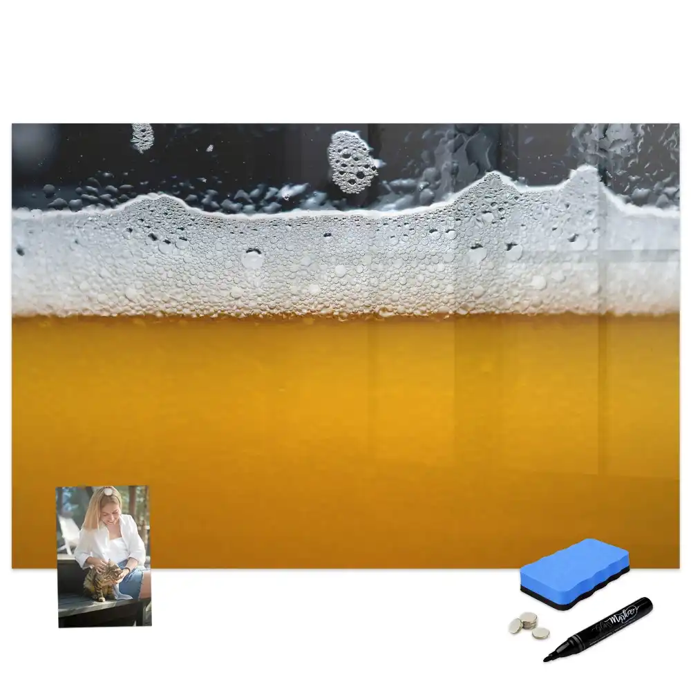 Tableau magnétique pour dessin illustrant une bière mousseuse