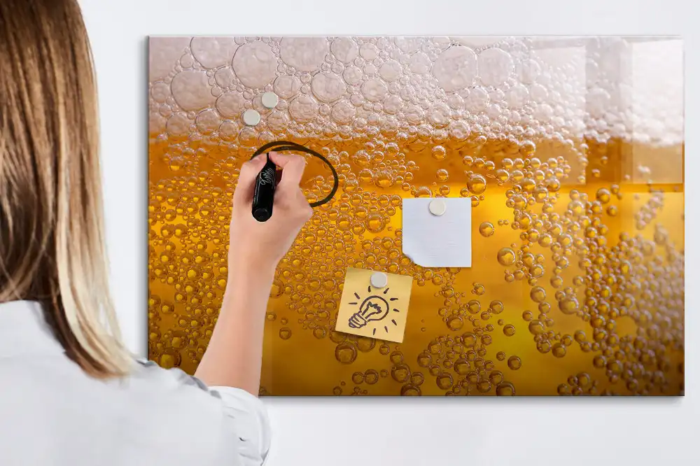 Tableau blanc magnétique effaçable à sec motif chope de bière blonde