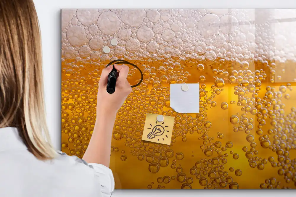 Tableau blanc magnétique effaçable à sec motif chope de bière blonde