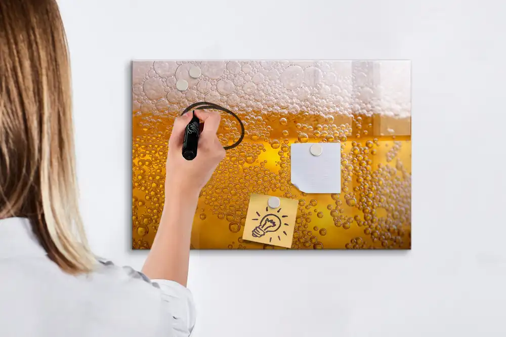 Tableau blanc magnétique effaçable à sec motif chope de bière blonde