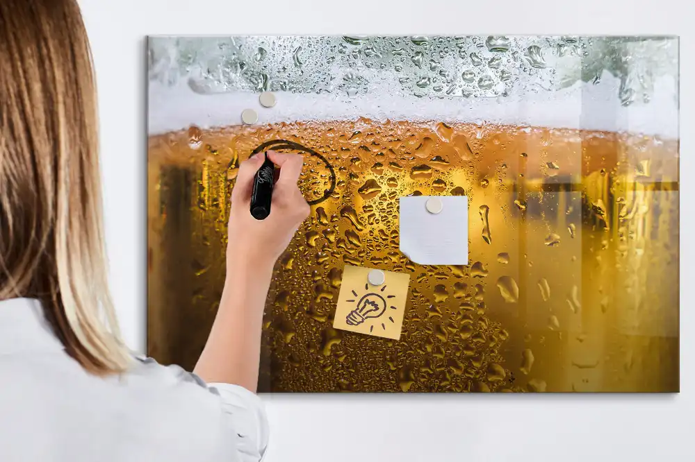 Tableau magnétique pour dessin en forme de chope de bière avec mousse