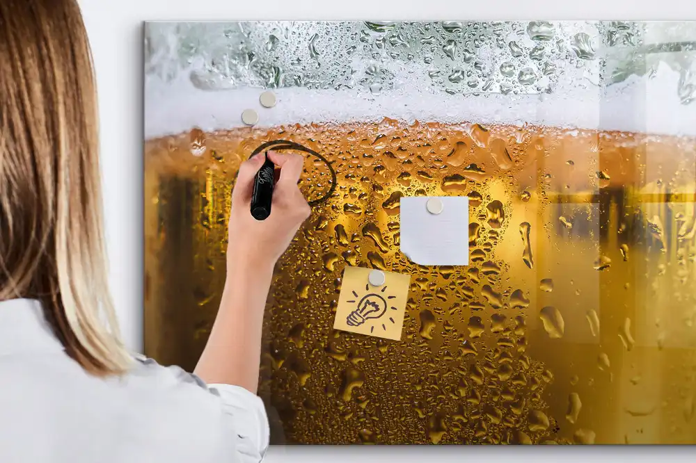 Tableau magnétique pour dessin en forme de chope de bière avec mousse