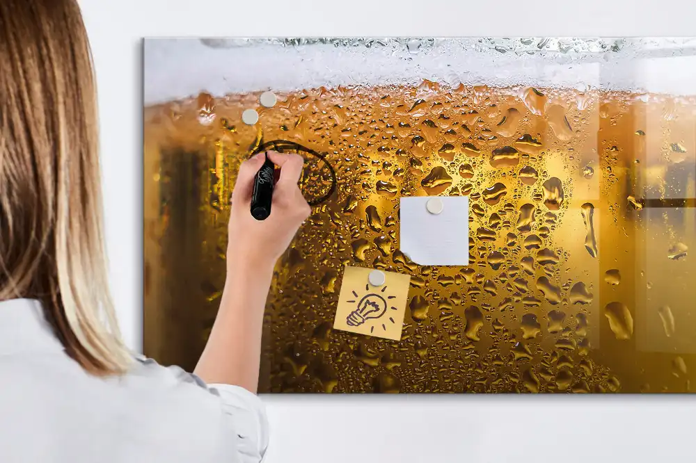 Tableau magnétique pour dessin en forme de chope de bière avec mousse