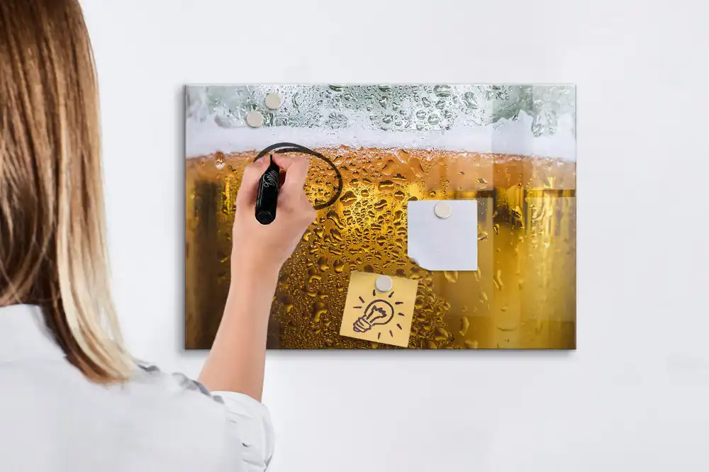 Tableau magnétique pour dessin en forme de chope de bière avec mousse