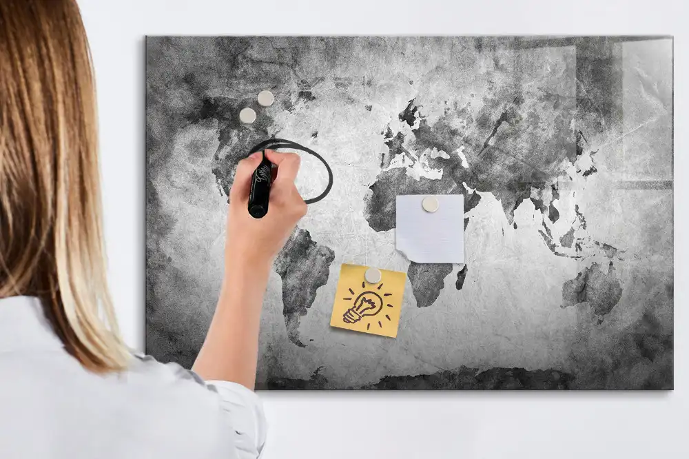 Tableau blanc magnétique effaçable à sec avec grille géographique mondiale