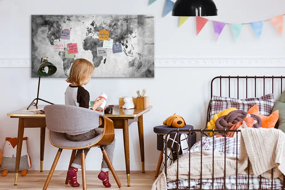 Tableau blanc magnétique effaçable à sec avec grille géographique mondiale