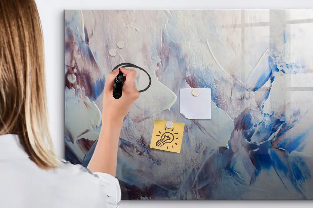Tableau magnétique à dessin avec traces de pinceau