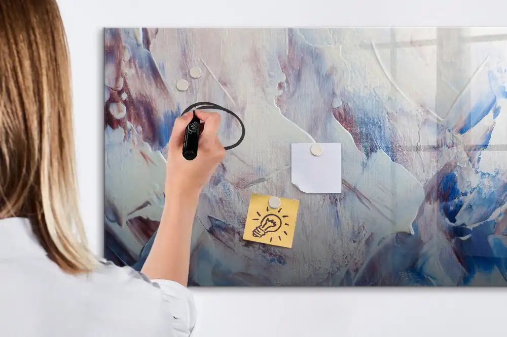 Tableau magnétique à dessin avec traces de pinceau