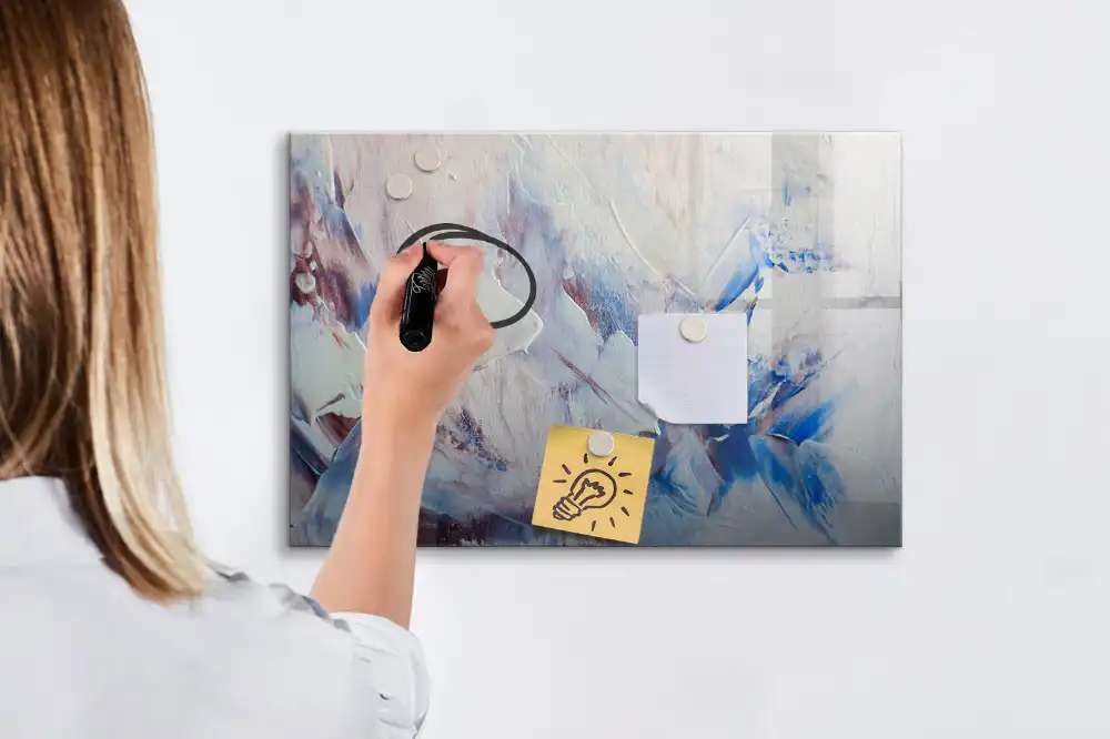 Tableau magnétique à dessin avec traces de pinceau