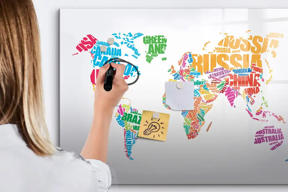 Tableau blanc magnétique effaçable à sec avec motifs de pays colorés