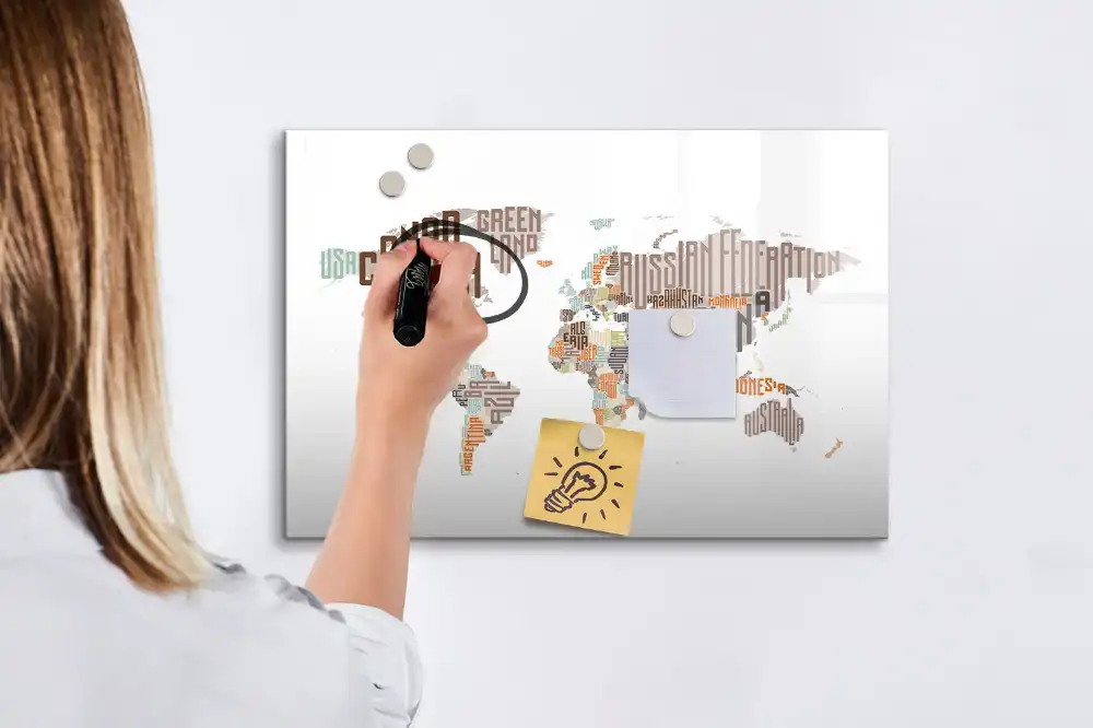 Tableau magnétique pour enfants avec inscriptions de pays colorées