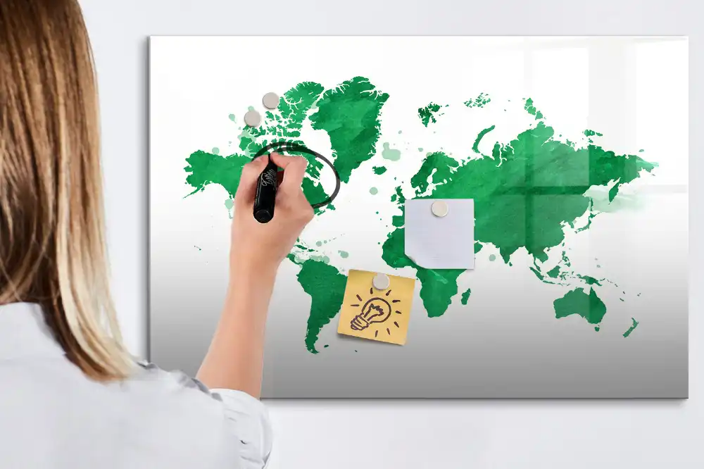 Tableau blanc magnétique effaçable à sec avec carte du monde verte