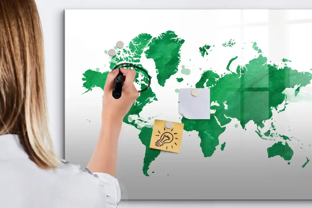 Tableau blanc magnétique effaçable à sec avec carte du monde verte