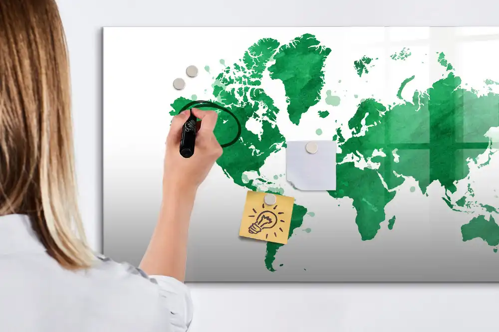 Tableau blanc magnétique effaçable à sec avec carte du monde verte