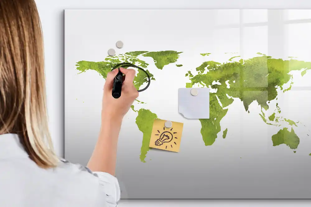 Tableau blanc magnétique effaçable à sec avec motif de carte du monde aquarelle