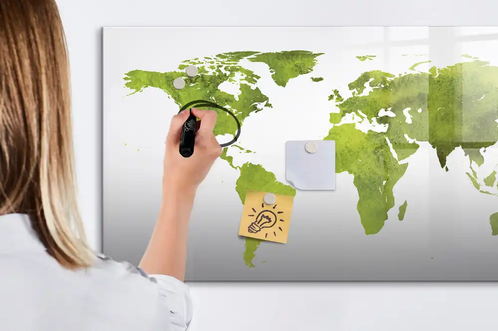 Tableau blanc magnétique effaçable à sec avec motif de carte du monde aquarelle