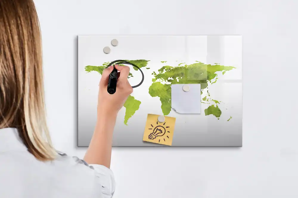 Tableau blanc magnétique effaçable à sec avec motif de carte du monde aquarelle
