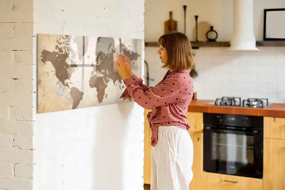 Tableau magnétique carte du monde illustrée pour enfants