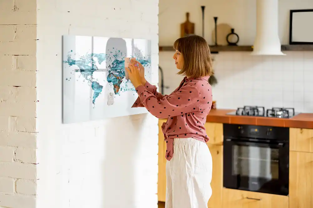 Tableau magnétique effaçable en forme de mappemonde