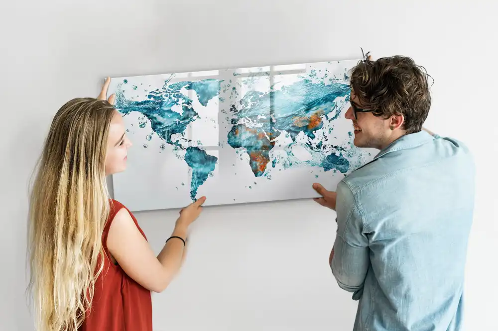 Tableau magnétique effaçable en forme de mappemonde