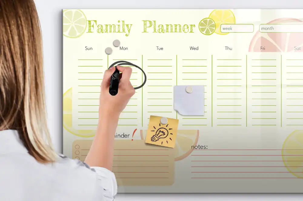 Tableau blanc magnétique effaçable à sec avec organisateur familial