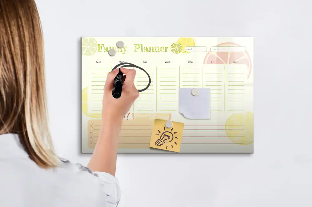 Tableau blanc magnétique effaçable à sec avec organisateur familial